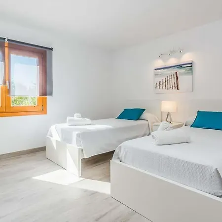 Sleeps 6 Pool Air Con Wifi