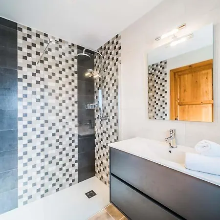 Sleeps 6 Pool Air Con Wifi Villa